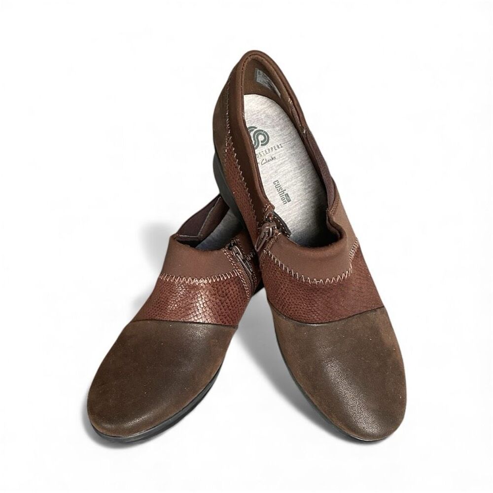 Clarks Cloudsteppers Women's Caddell loafer in brown with a side zipper Sz 10M